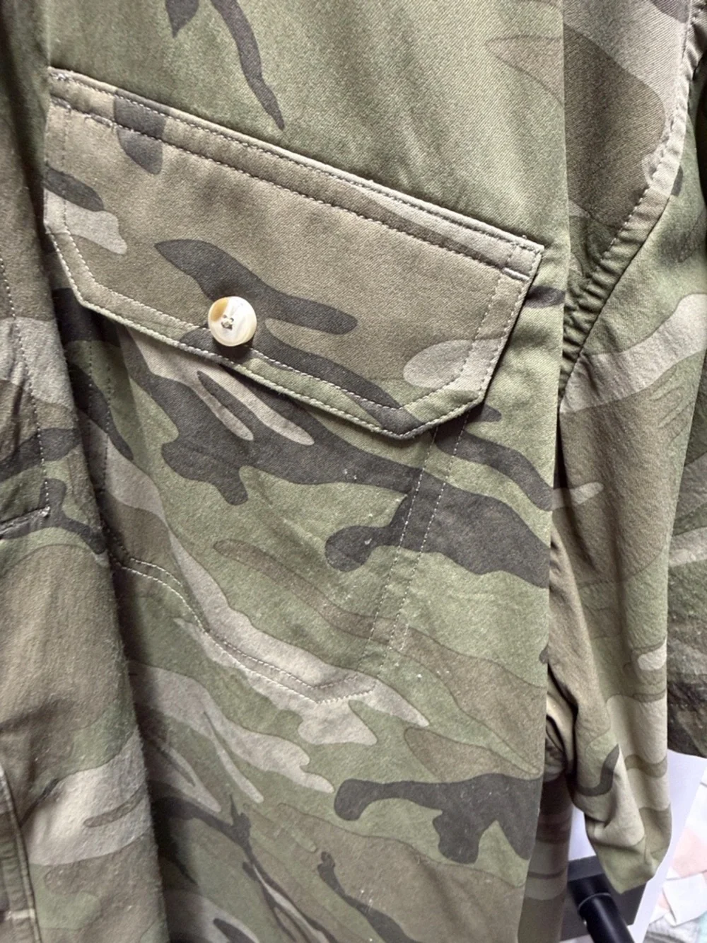 Poncho Men’s Camouflage Short-Sleeve Button-Down Shirt - Green Camo - Picture 4 of 7